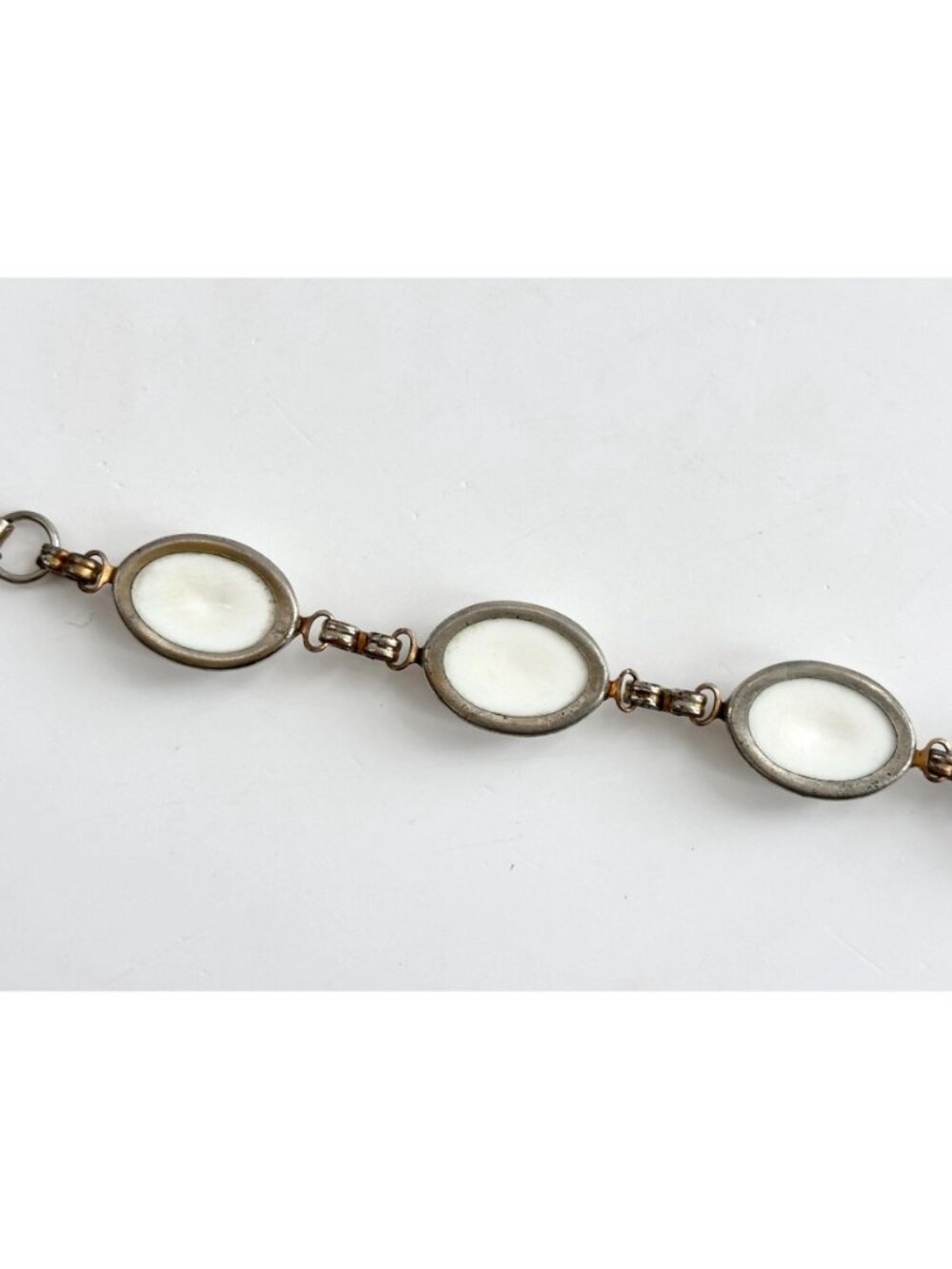 Egyptian Revival Scarab White Milk Glass Beetle Silver T 80's Vintage Bracelet - Picture 9 of 11